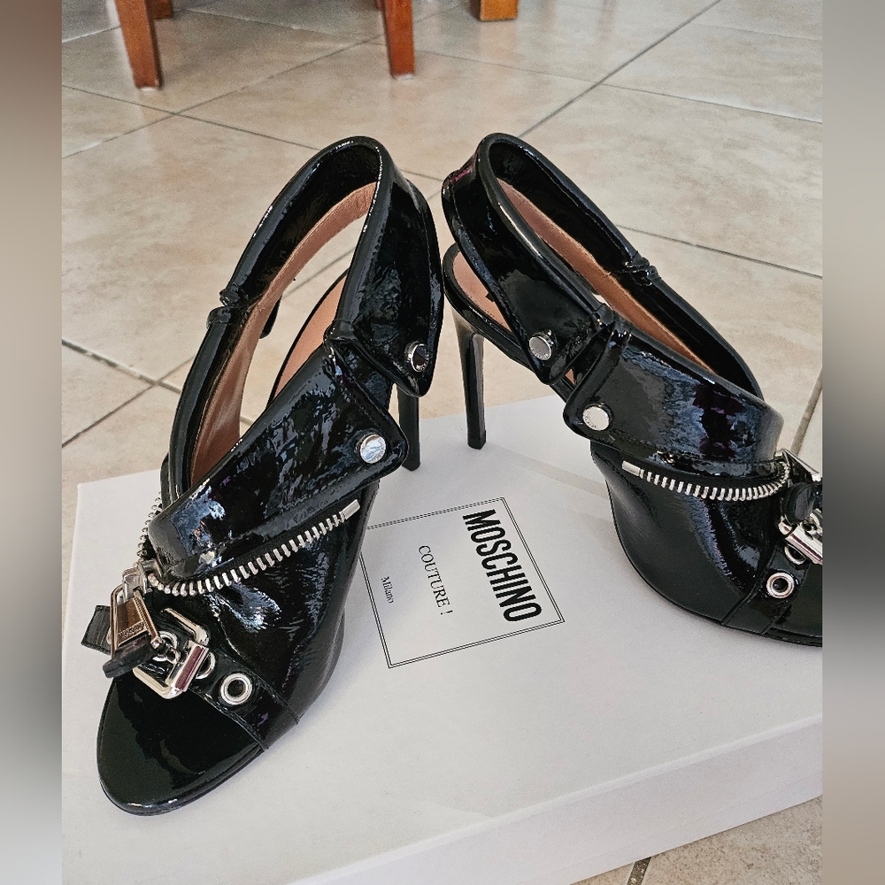 Moschino Black Patent Leather Heels with Zipper Detail - Picture 3 of 6